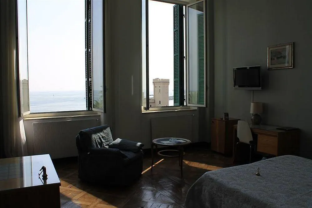 ג'נובה Hotel Mediterranee