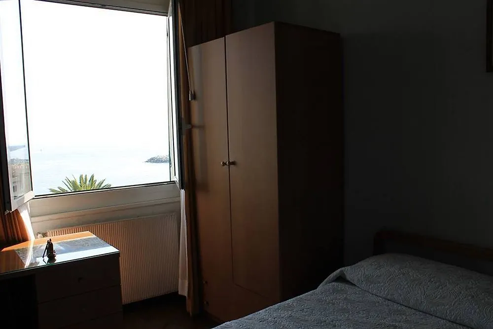 ג'נובה Hotel Mediterranee 3*,