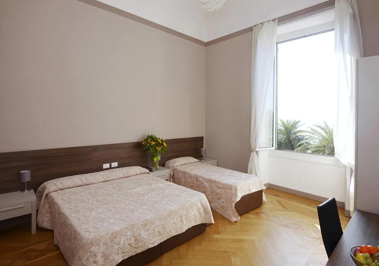 ג'נובה Hotel Mediterranee 3*,