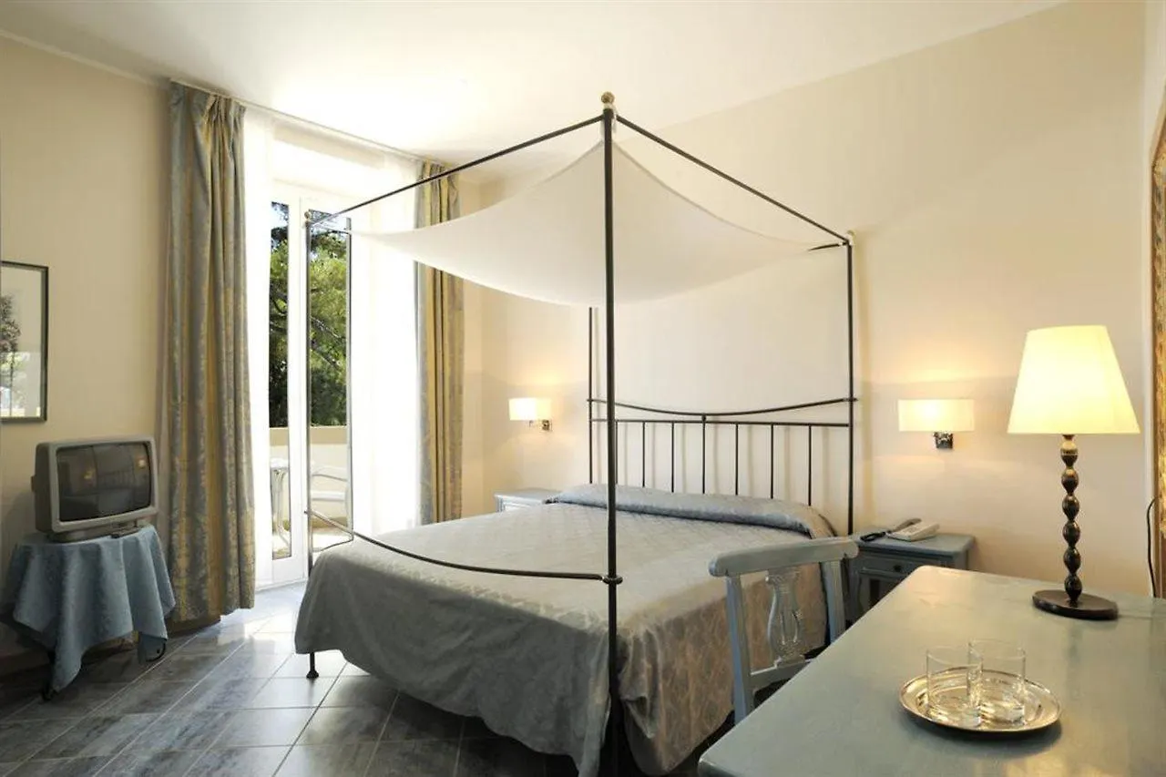 Hotel Mediterranee Генуя