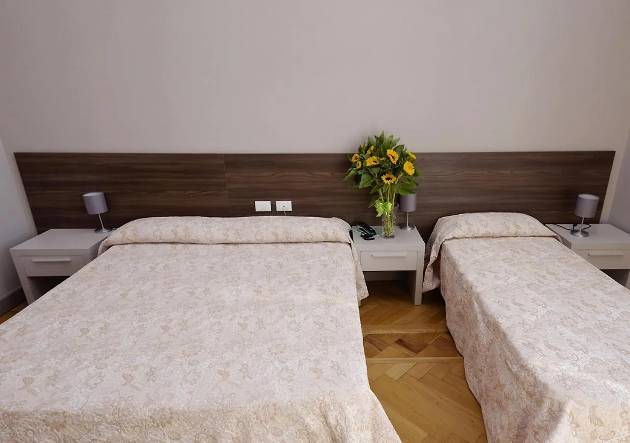 Hotel Mediterranee Генуя